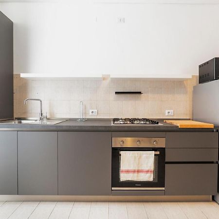 Roomy Apartment Close To Subway M5! มิลาน ภายนอก รูปภาพ